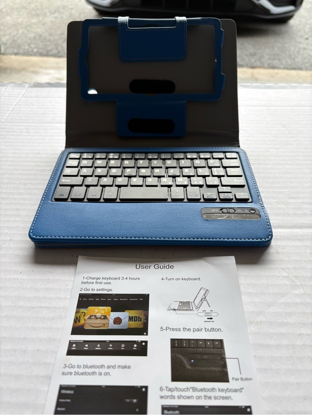 Source Unknown Blue Tablet Keyboard Case with Black Keys